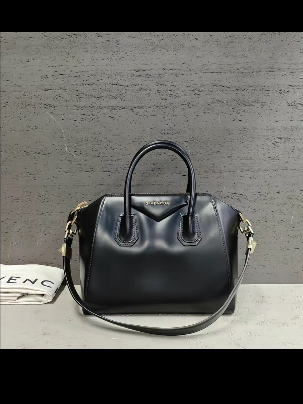 Black Givenchy Antigona Satchel Constructed From Smooth Shiny Box Leather Black Givenchy Antigona Satchel Constructed From Smooth Shiny Box Leather